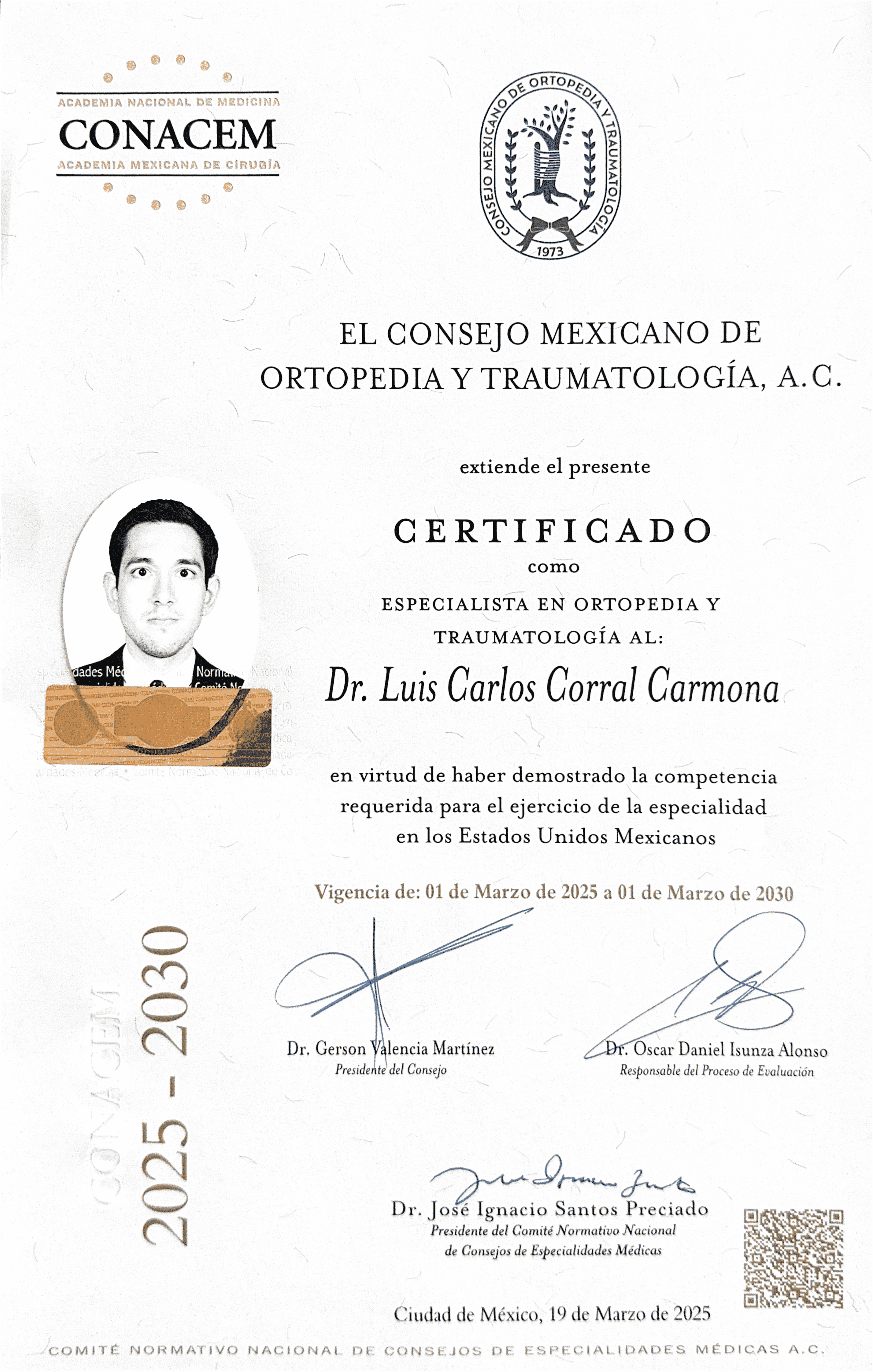 Certificado del Dr. Luis Carlos Corral Carmona